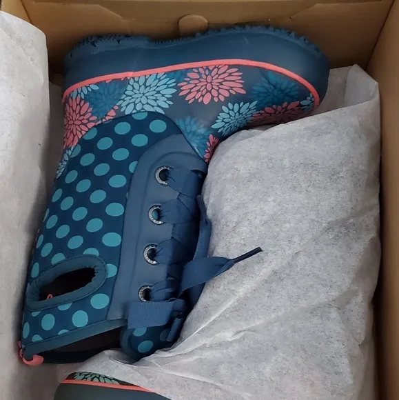 BOGS CASEY POMPONS DOTS WINTER SNOWBOOTS