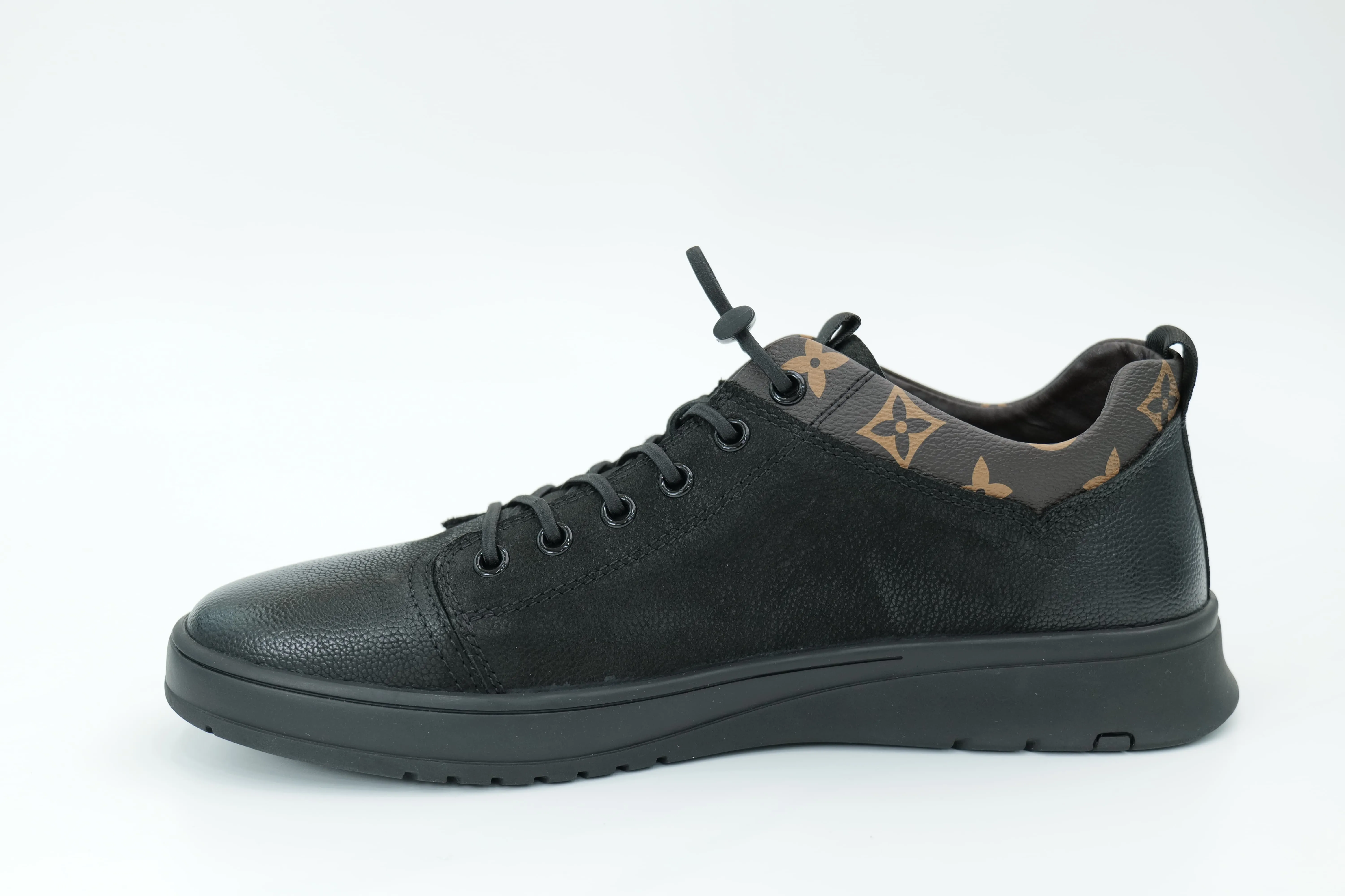 Casual shoes