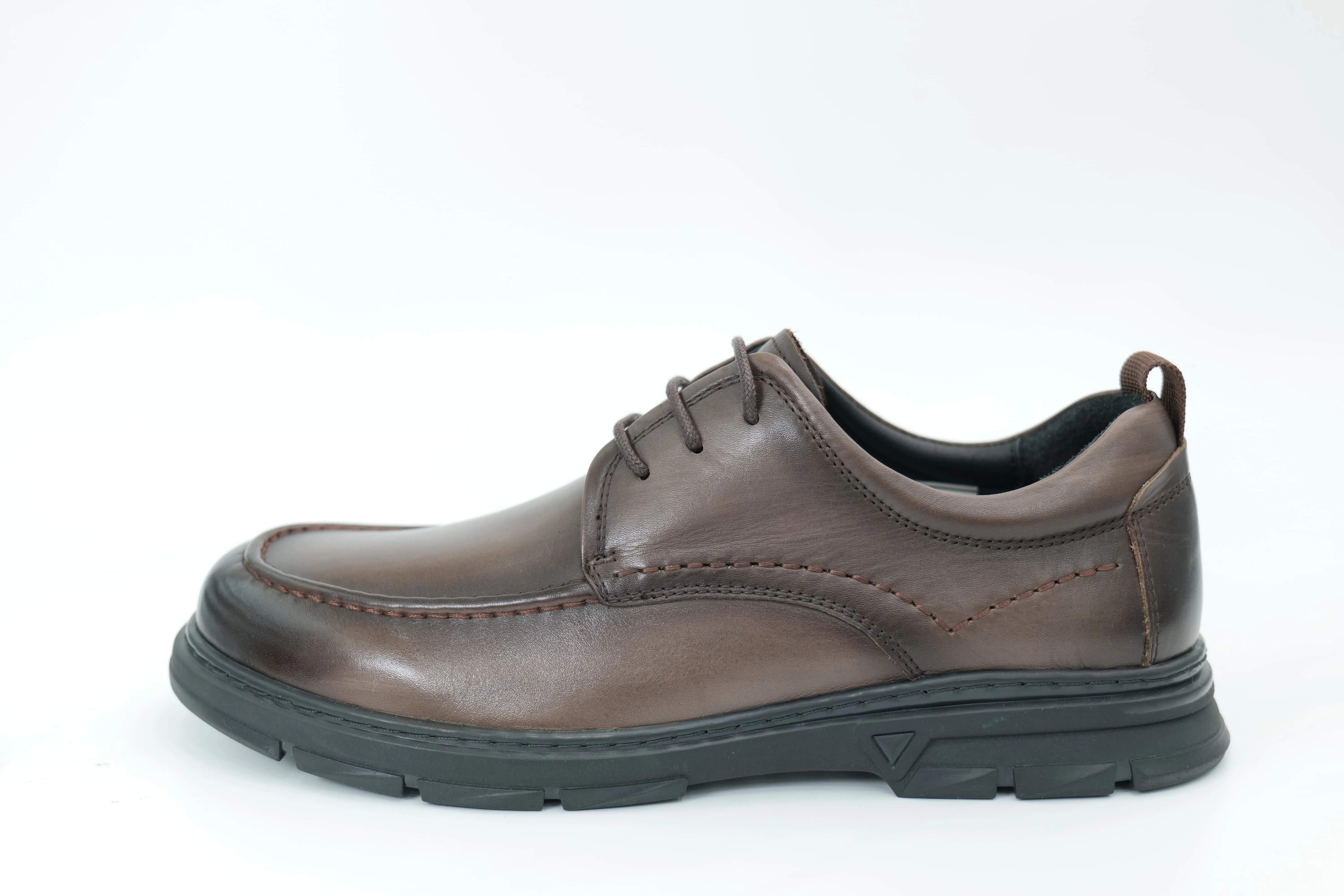 Casual shoes
