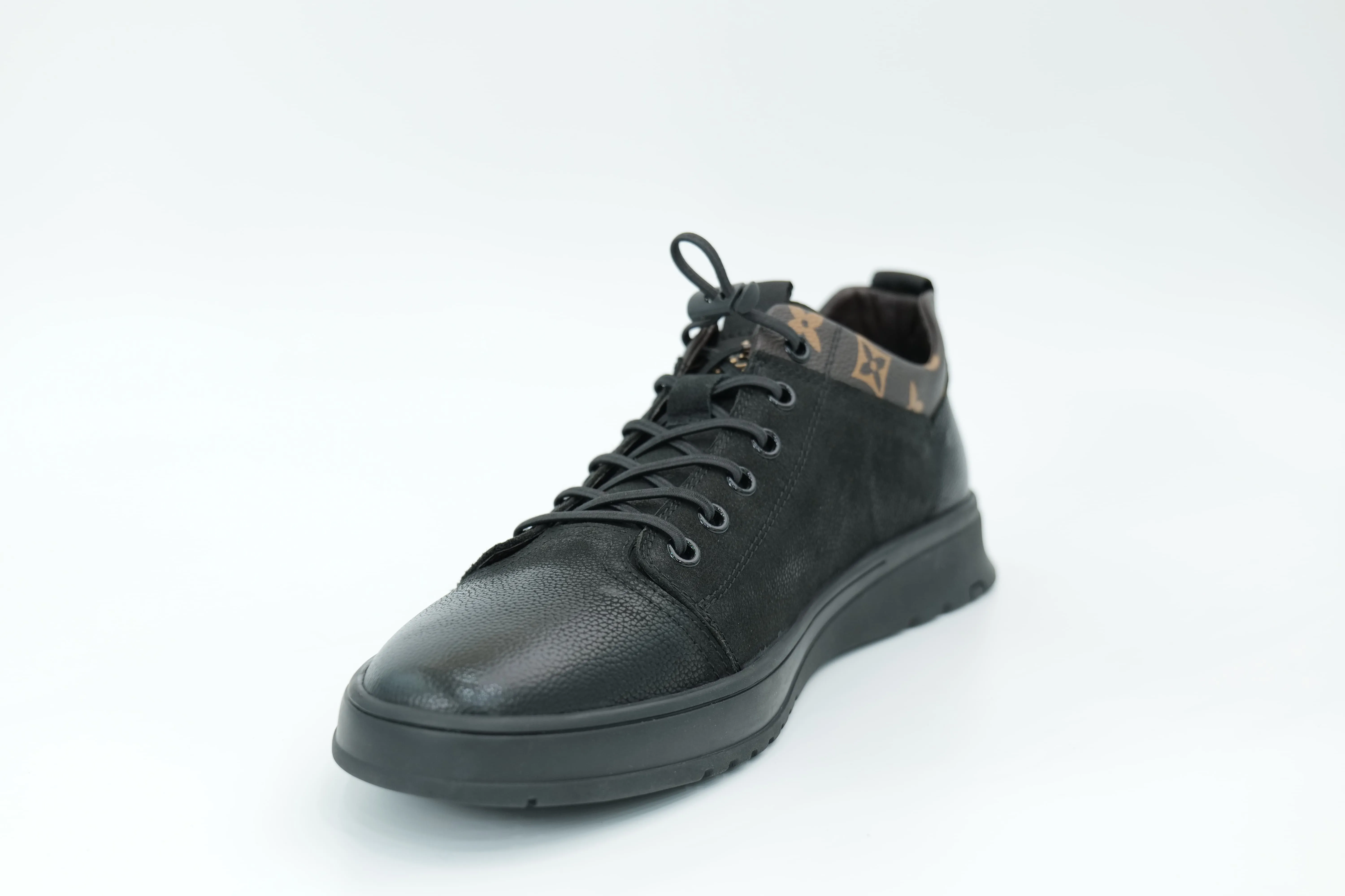Casual shoes