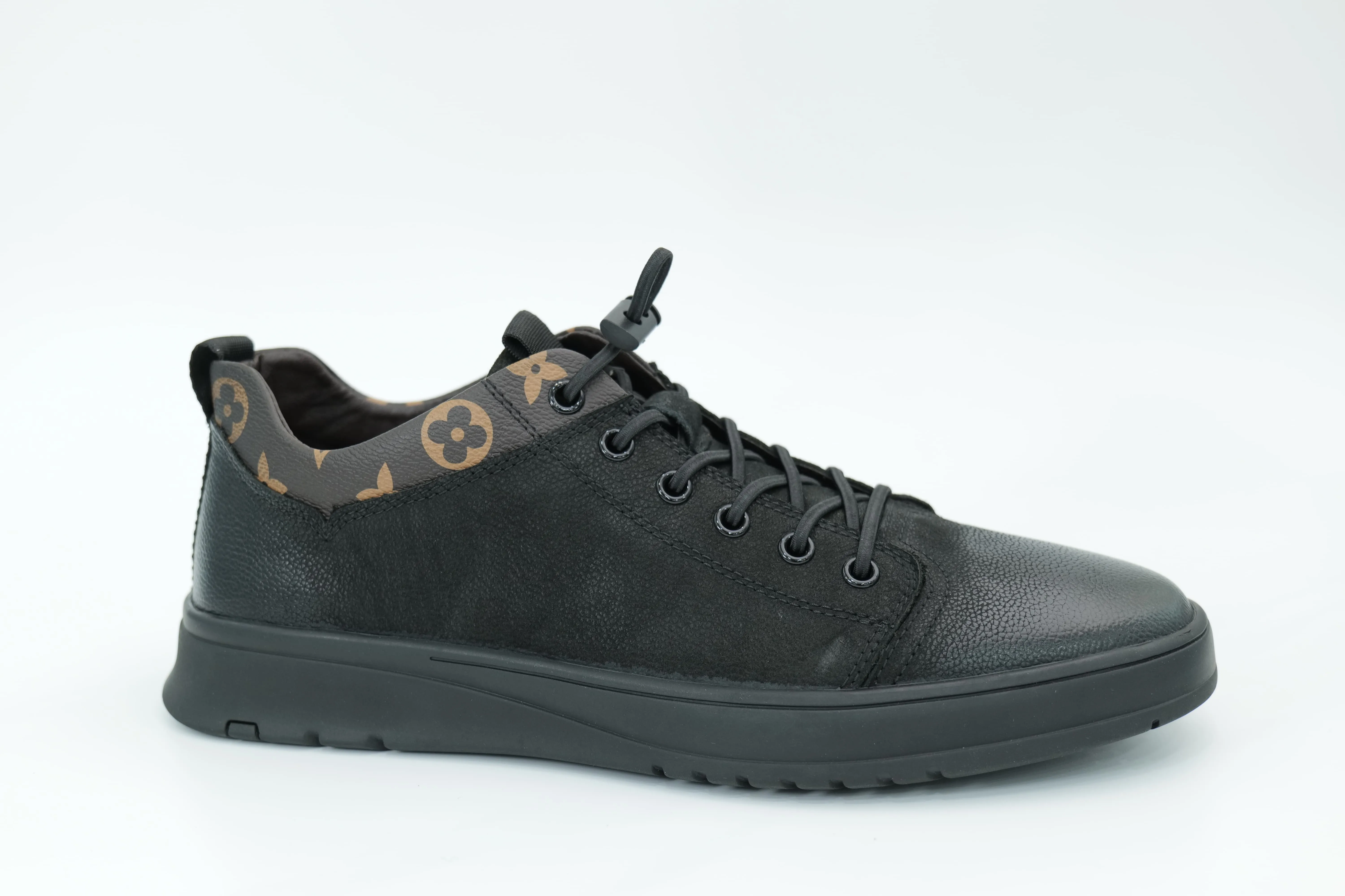 Casual shoes