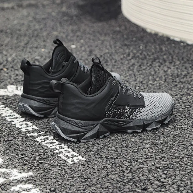 Lucan Bolt Sneakers