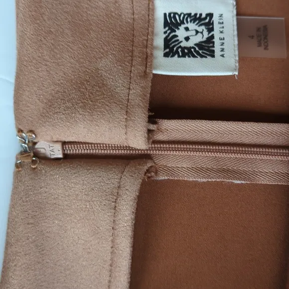 NEW Anne Klein Faux Suede A Line Skirt 4 Brown