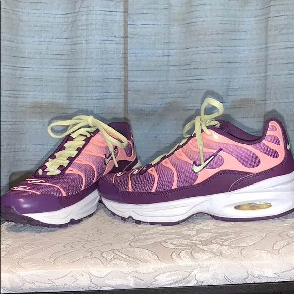 Nike Air Max Plus Sneakers