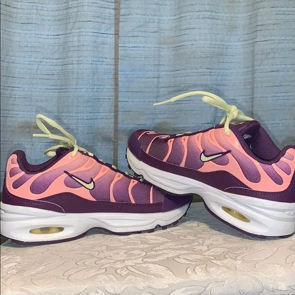Nike Air Max Plus Sneakers