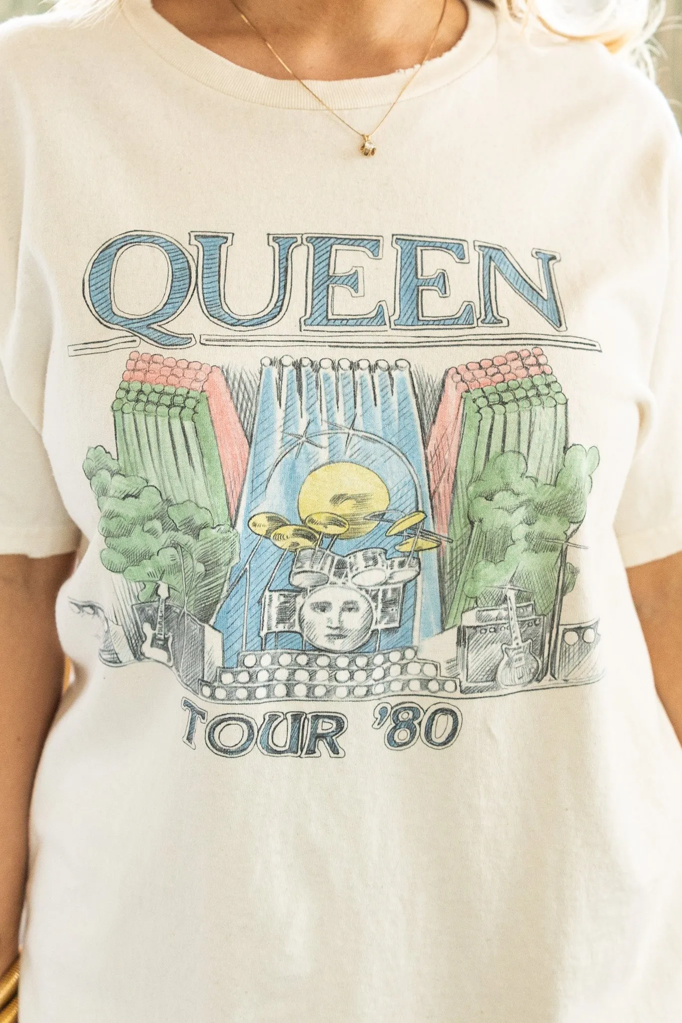 QUEEN GRAPHIC TEE