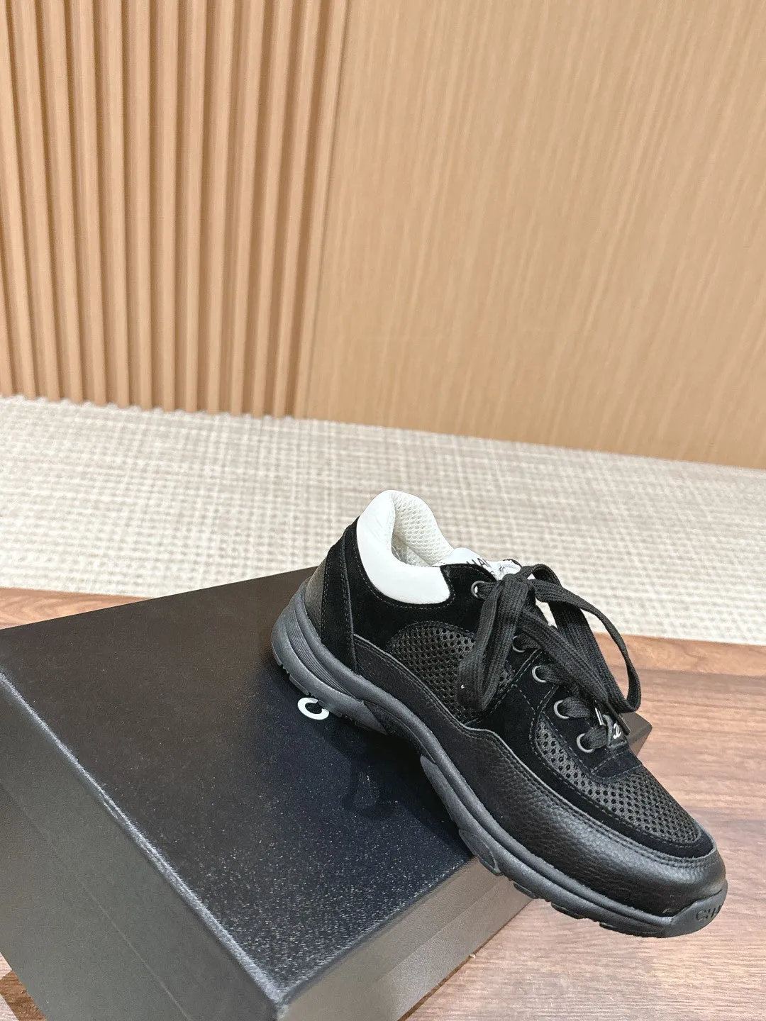Resort Collection Casual Sneakers