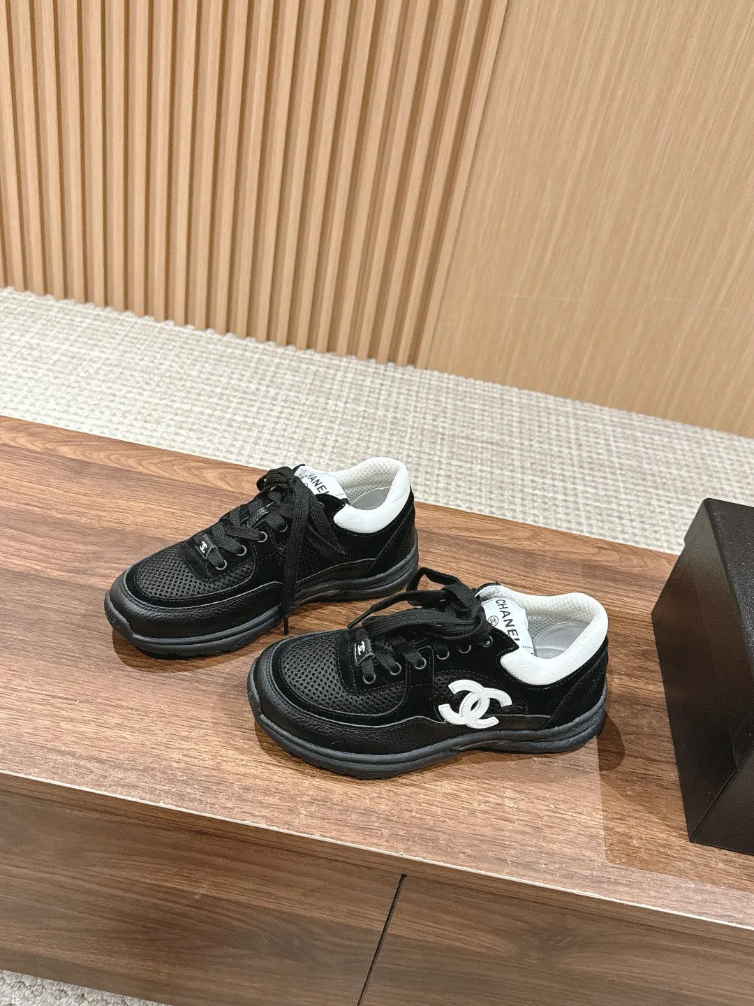 Resort Collection Casual Sneakers