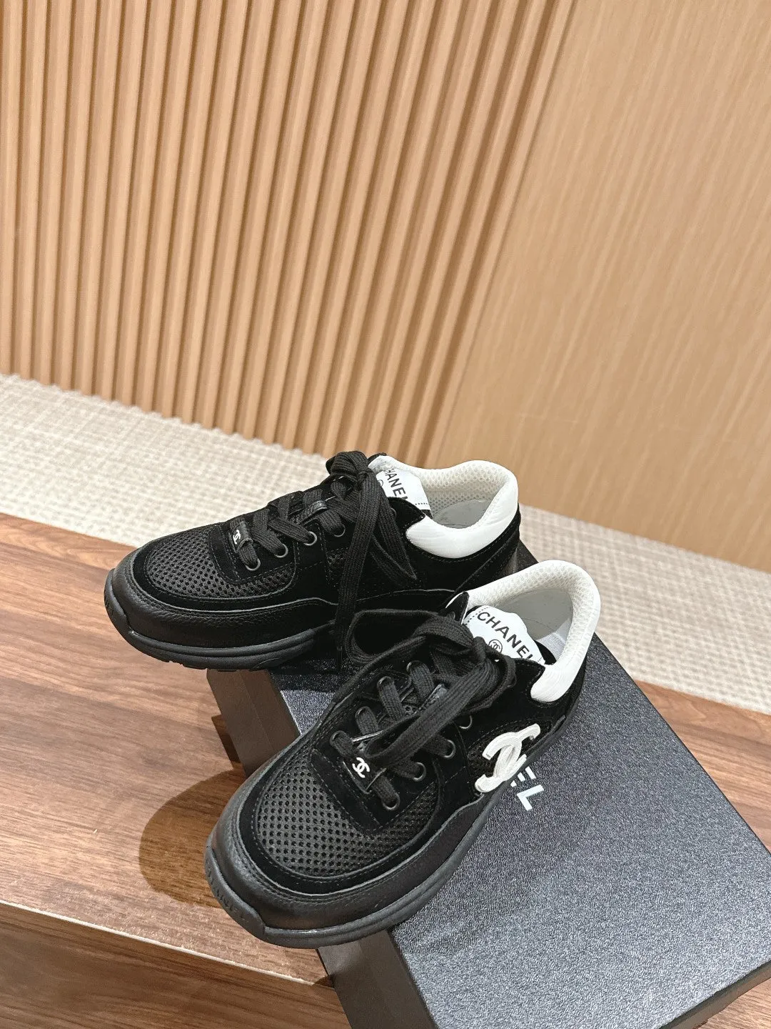 Resort Collection Casual Sneakers