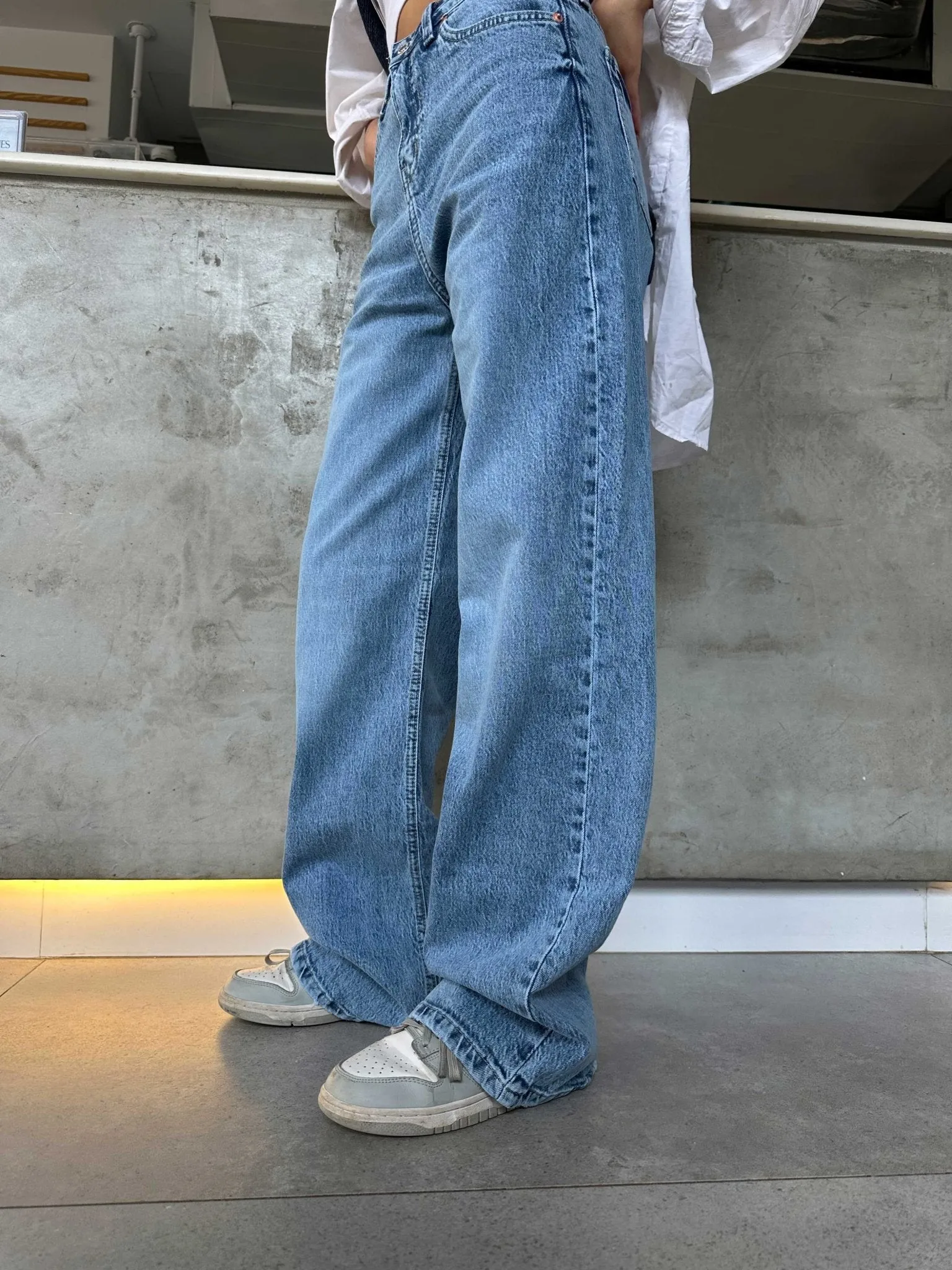 Ultra Comfort - Wide Leg - Sky Blue Wash Jeans.
